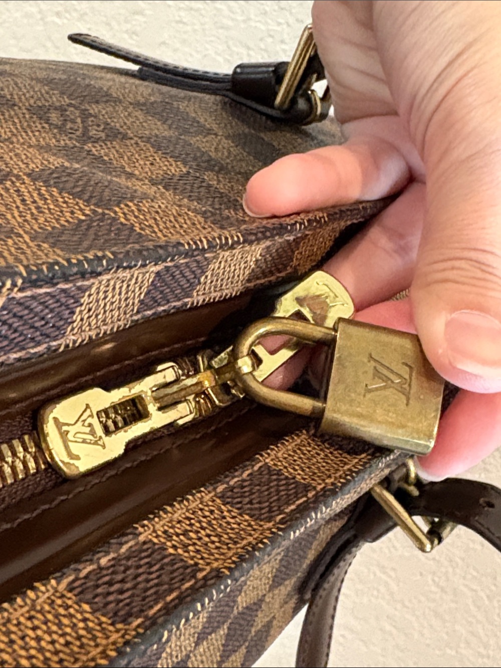 Sold LOUIS VUITTON TH1015 Damier Ebene Chelsea with Lock 315 - Picture 10 of 15